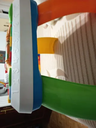 Mesa de actividades VESA para bebés