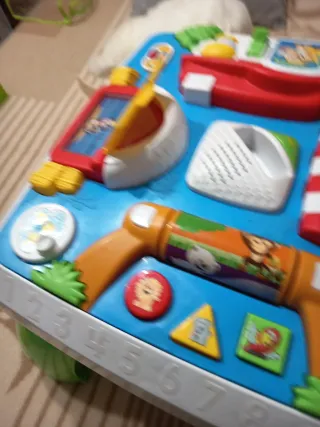 Mesa de actividades VESA para bebés