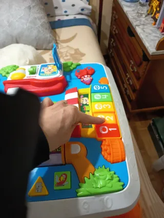 Mesa de actividades VESA para bebés