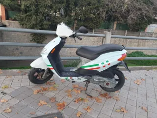 Derbi Atlantis 50cc Blanca