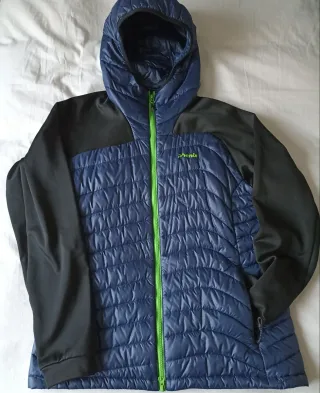 Chaqueta Phenix azul y negra con capucha