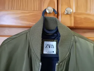 Chaqueta Bomber Zara Verde Talla M