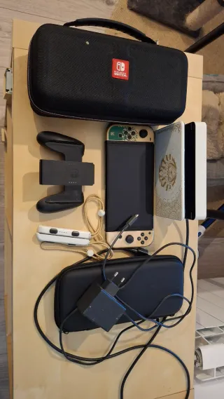 Nintendo Switch Edición Zelda Dorada y Blanca