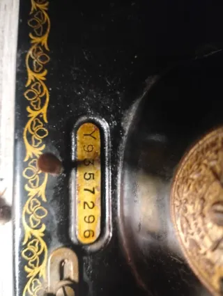 Máquina de coser antigua SINGER