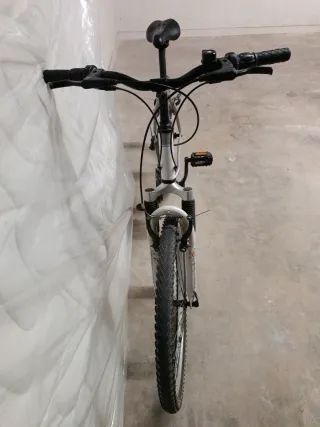 Bicicleta Decathlon plateada