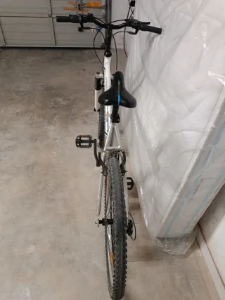 Bicicleta Decathlon plateada