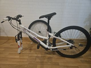 Bicicleta paseo blanca marca DBT