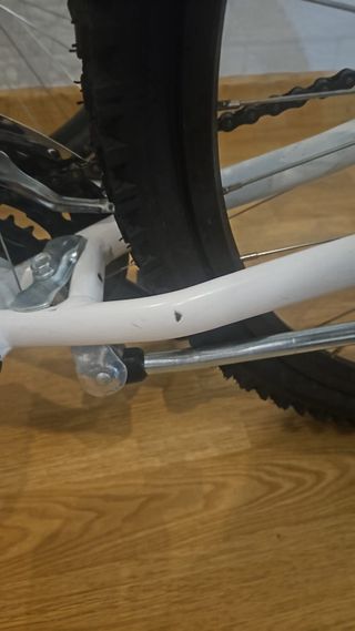 Bicicleta paseo blanca marca DBT