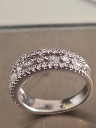 Anillo oro blanco 750 con diamantes