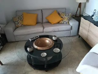 Mesa rústica de cristal con brasero de latón