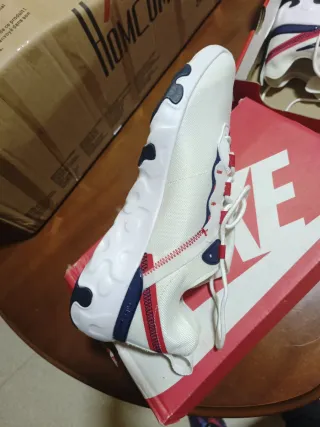 Zapatillas Nike Renew Element Blancas y Rojas