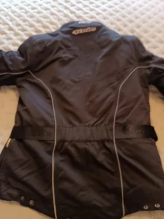 Chaqueta de moto Alpinestar acolchada. Forro.