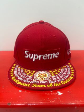 Gorra Supreme New Era Talla 7 1/8 Roja