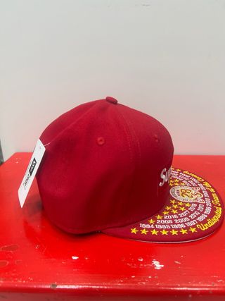 Gorra Supreme New Era Talla 7 1/8 Roja