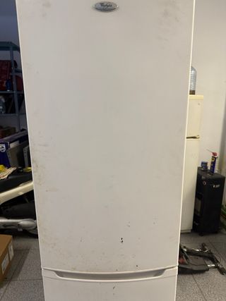 Nevera combi  whirlpool 1’9m  no frost
