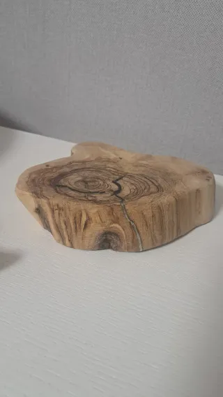 Salvamanteles a estrenar de madera rústica.