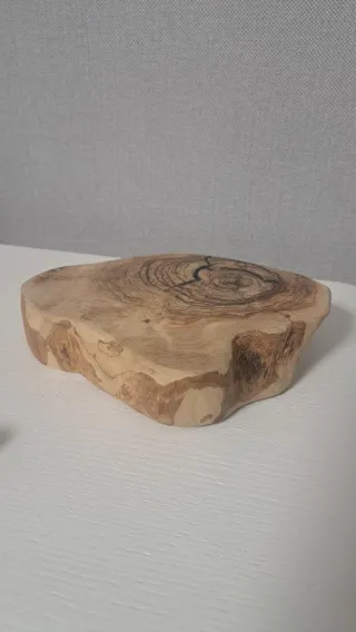 Salvamanteles a estrenar de madera rústica.