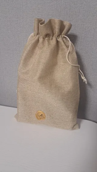 Salvamanteles a estrenar de madera rústica.