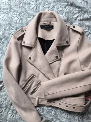 Cazadora Zara ante beige Talla L color rosa palo