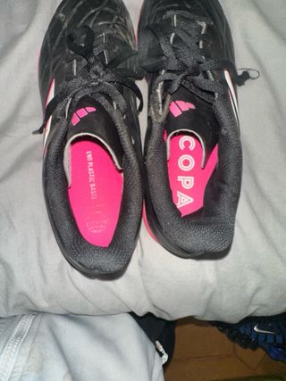 Zapatillas Adidas Copa Negras y Rosas