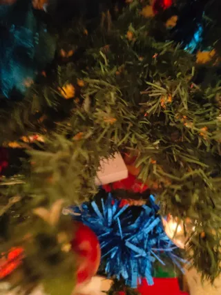 Árbol de Navidad con adornos