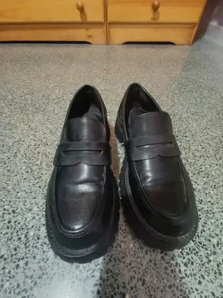 Mocasines negros de suela gruesa