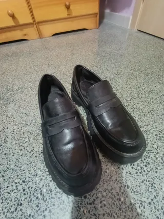 Mocasines negros de suela gruesa