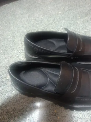 Mocasines negros de suela gruesa