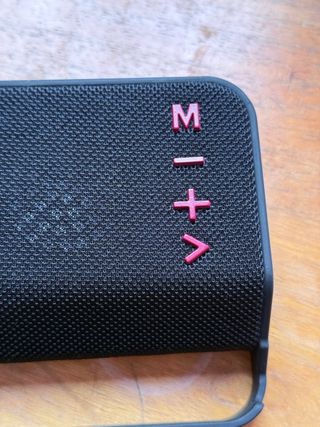 Altavoz Bluetooth Primark con soporte