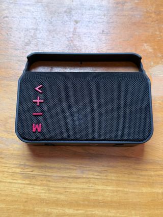 Altavoz Bluetooth Primark con soporte