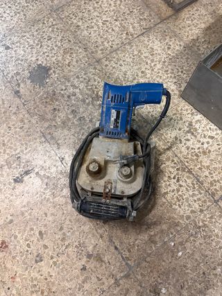 Fresadora Bayer BFF 221 590W