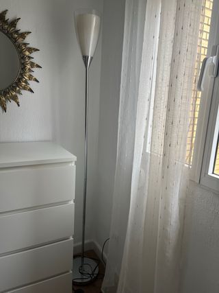 Lámpara de pie moderna plateada