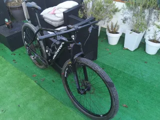 Tres bicis de montaña