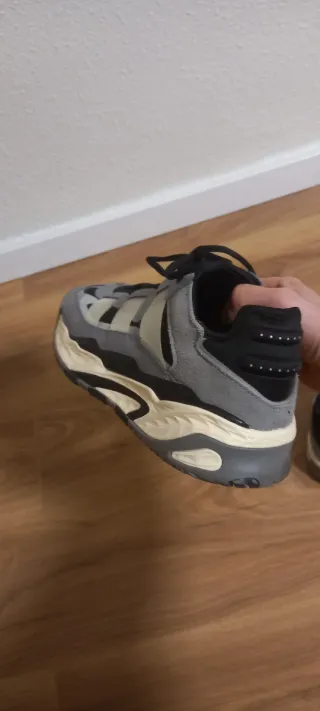 Zapatilla Adidas Niteball Negra y Gris