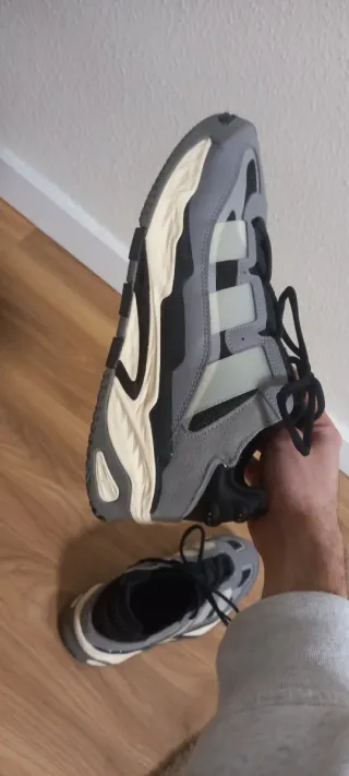 Zapatilla Adidas Niteball Negra y Gris