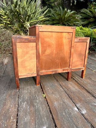 Cómoda de madera con cajones