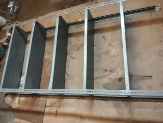 Estantería metálica gris modular