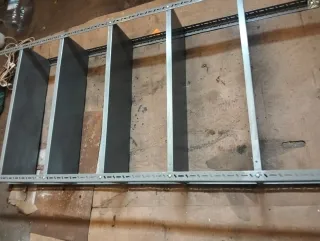 Estantería metálica gris modular