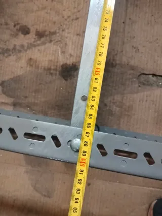 Estantería metálica gris modular