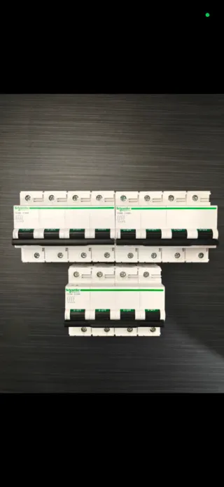 Magnetotérmico Schneider 4Px100A