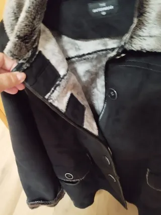 Chaquetón negro con cuello de pelo talla 46