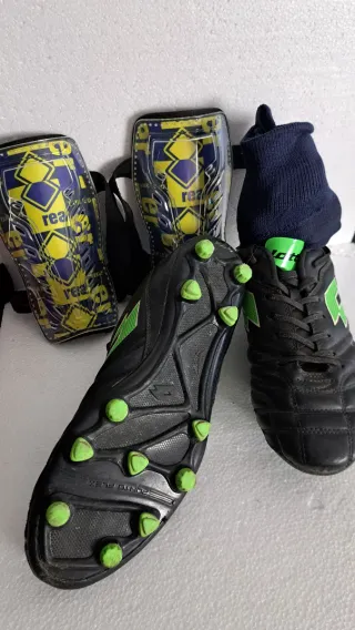 Set scarpe calcio Lotto + parastinchi Errea