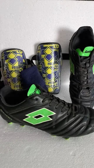 Set scarpe calcio Lotto + parastinchi Errea