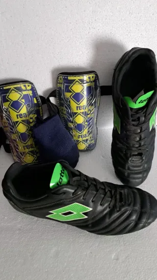 Set scarpe calcio Lotto + parastinchi Errea