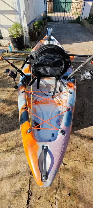 Kayak de Pesca Naranja y Gris