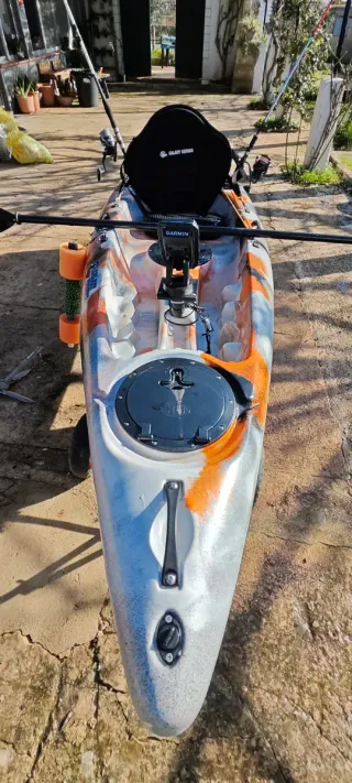 Kayak de Pesca Naranja y Gris