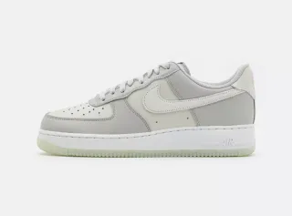Nike Air Force 1 07 LV8 Uomo Taglia 44