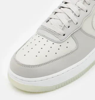 Nike Air Force 1 07 LV8 Uomo Taglia 44