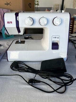 Máquina de coser ALFA eléctrica