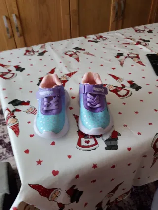 Zapatillas Huntrix Niña Morado/Multicolor TALLA 21